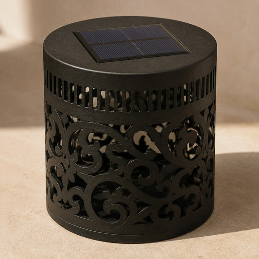 Lampe solaire Mandala Celiouh, corps métal ajouré noir et panneau solaire